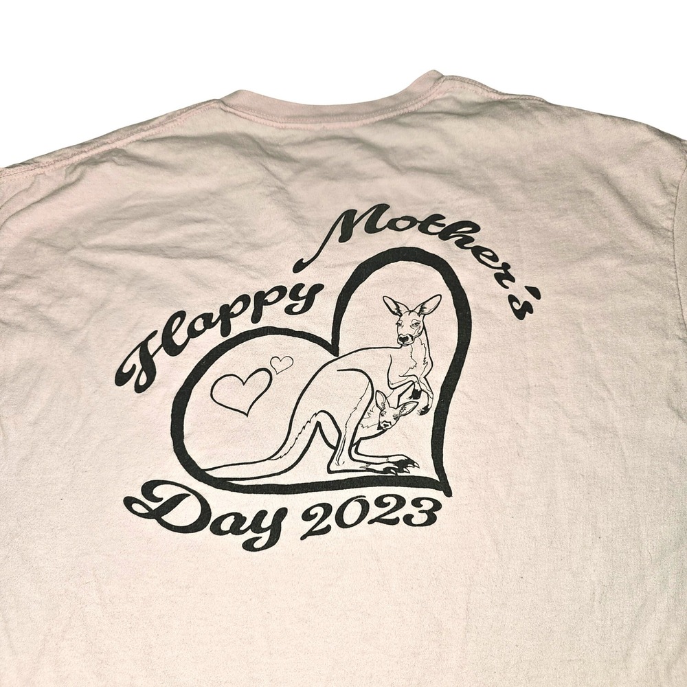 Outback Steakhouse Happy Mother's Day Kangaroo‎ Heart Graphic T-Shirt Men Large